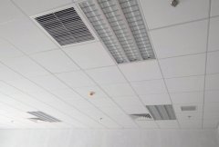 铝矿棉复合板是在传统的铝天花板材料所形成的