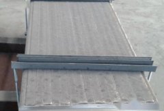 韧性好的背面料用以吸收弹丸冲击能而不发生破