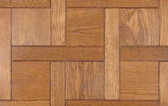 位于可调装配块一侧