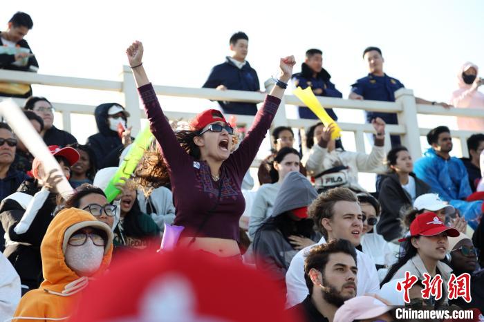 中国式橄榄球花炮决赛点燃国际留学生热情，展