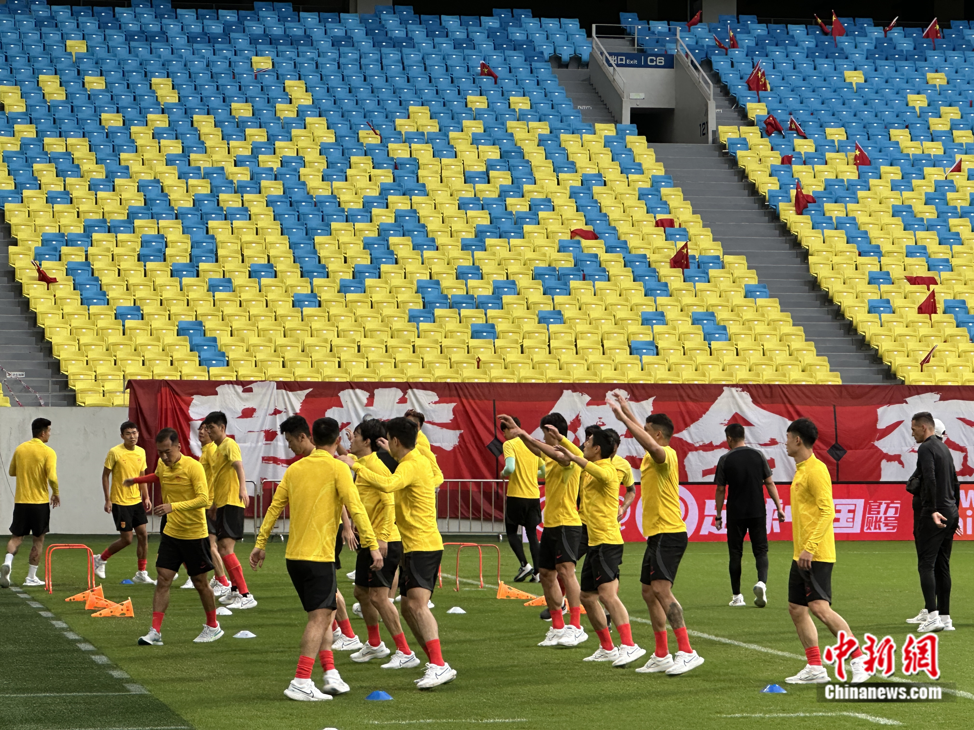 国足冲击世界杯目标遇阻 世预赛晋级成关键考验