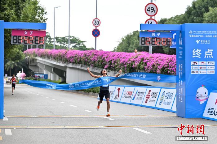 全运会首场跨境马拉松何杰勇夺冠军
