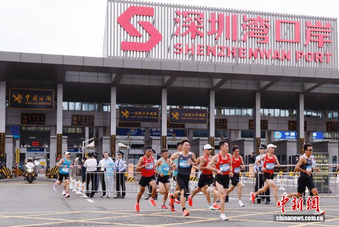 全运会首场跨境马拉松何杰勇夺冠军