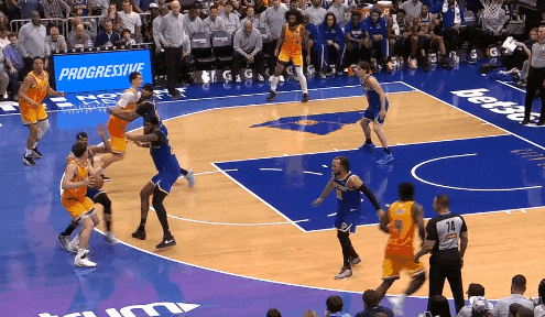 克努佩尔创NBA单季三分球纪录 追平库里产量却面