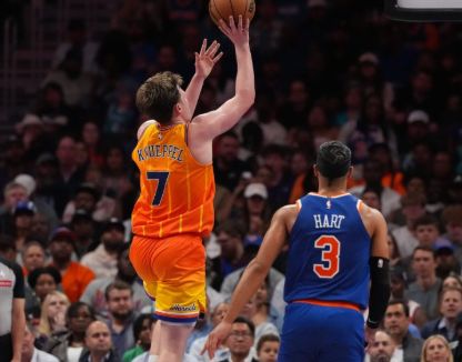 克努佩尔创NBA单季三分球纪录 追平库里产量却面