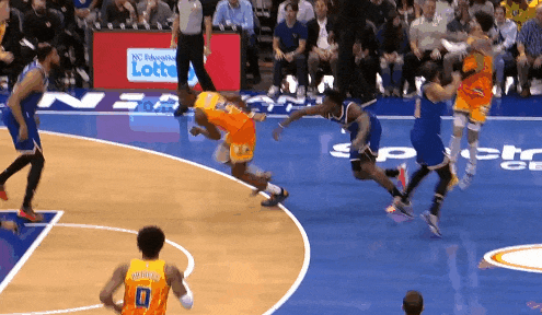 克努佩尔创NBA单季三分球纪录 追平库里产量却面