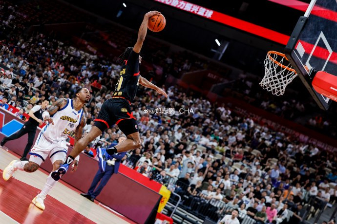 深圳男篮主场观众人数增长显实力，场馆容量与