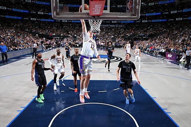 拉拉维亚低迷难救主 湖人惨败独行侠吞两连败