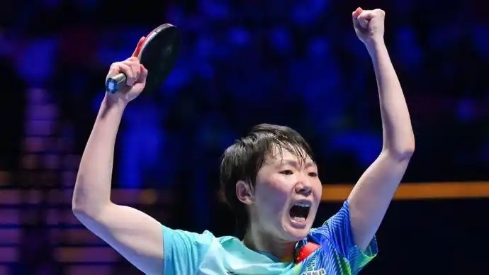 王曼昱逆转击败日本削球手 比赛触发罕见轮换发