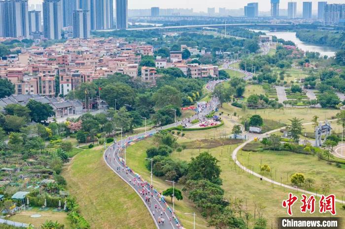 顺德北滘门广场鸣枪发令：2024顺德半程马拉松吸